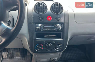 Хэтчбек Chevrolet Aveo 2005 в 