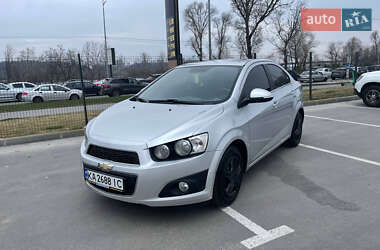 Седан Chevrolet Aveo 2014 в Києві