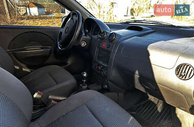 Хэтчбек Chevrolet Aveo 2006 в 