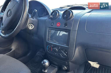 Хэтчбек Chevrolet Aveo 2006 в 