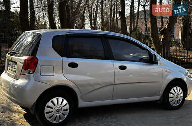 Хэтчбек Chevrolet Aveo 2006 в 