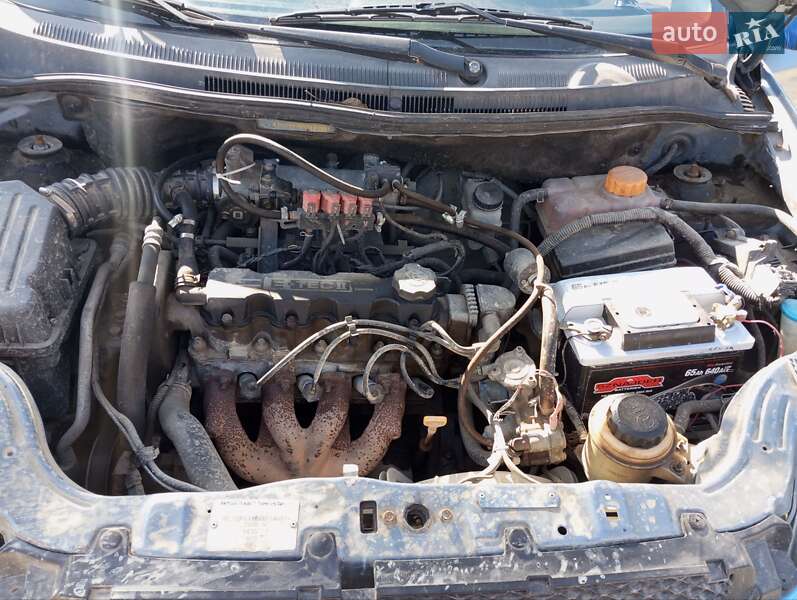 Седан Chevrolet Aveo 2006 в Черновцах