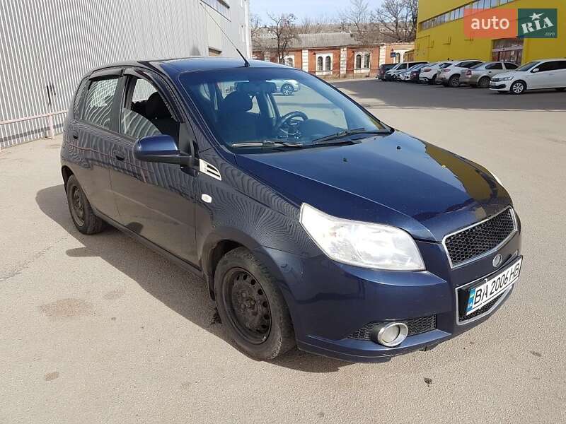 Хэтчбек Chevrolet Aveo 2013 в 