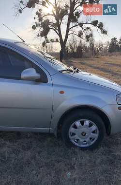 Хэтчбек Chevrolet Aveo 2005 в 