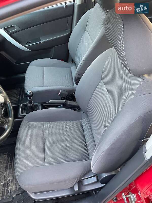 Седан Chevrolet Aveo 2008 в Прилуках