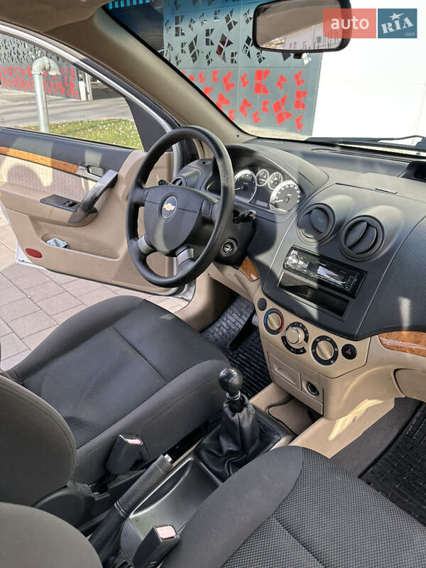 Седан Chevrolet Aveo 2008 в Днепре