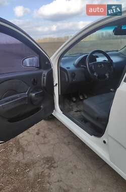 Хетчбек Chevrolet Aveo 2006 в 
