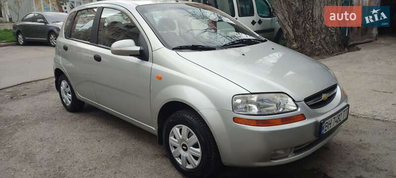 Хэтчбек Chevrolet Aveo 2005 в 