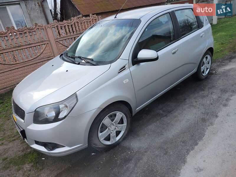 Хетчбек Chevrolet Aveo 2012 в 