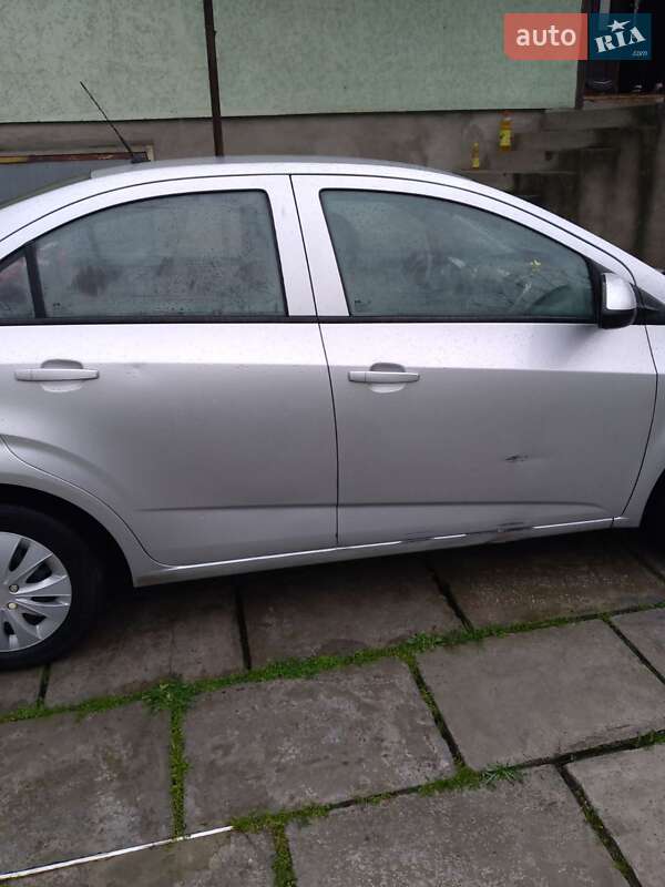 Седан Chevrolet Aveo 2012 в Иршаве