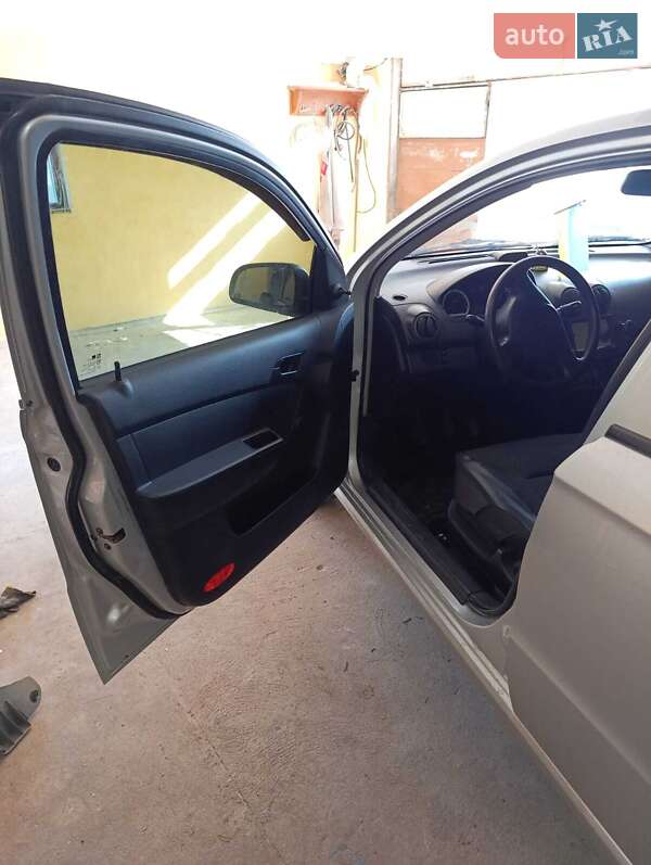 Седан Chevrolet Aveo 2011 в Рені