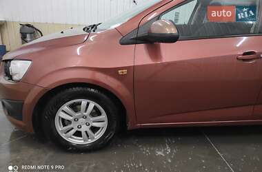 Хэтчбек Chevrolet Aveo 2011 в 