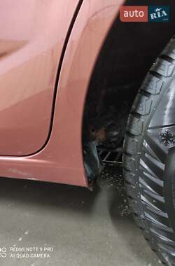 Хэтчбек Chevrolet Aveo 2011 в 