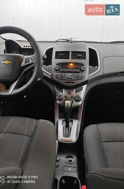 Хэтчбек Chevrolet Aveo 2011 в 