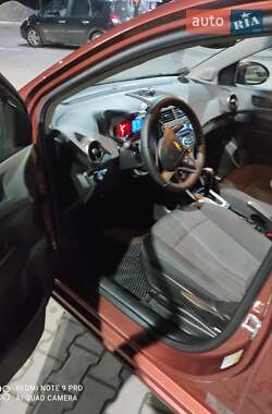 Хэтчбек Chevrolet Aveo 2011 в 
