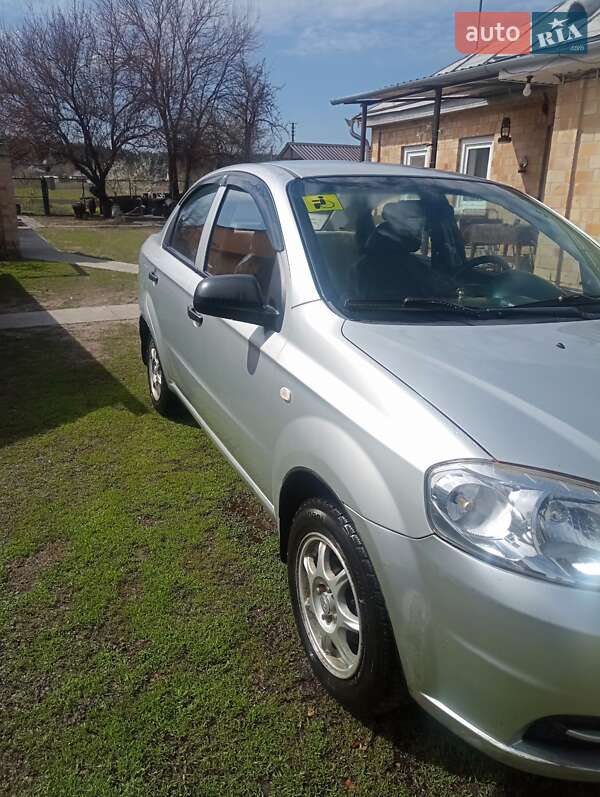 Седан Chevrolet Aveo 2010 в Черкасах