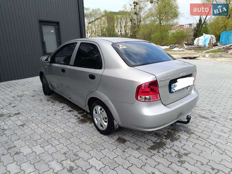 Седан Chevrolet Aveo 2004 в Львове