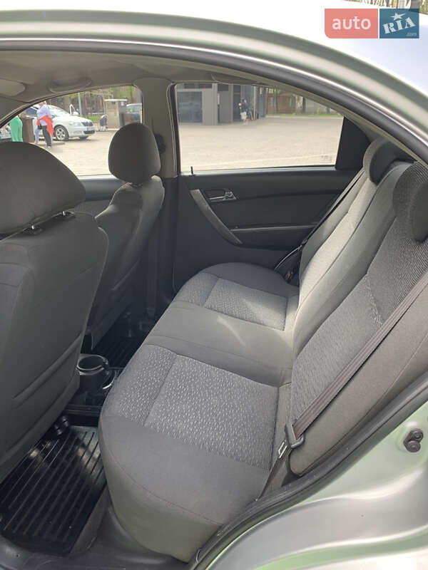 Седан Chevrolet Aveo 2008 в Кривом Роге