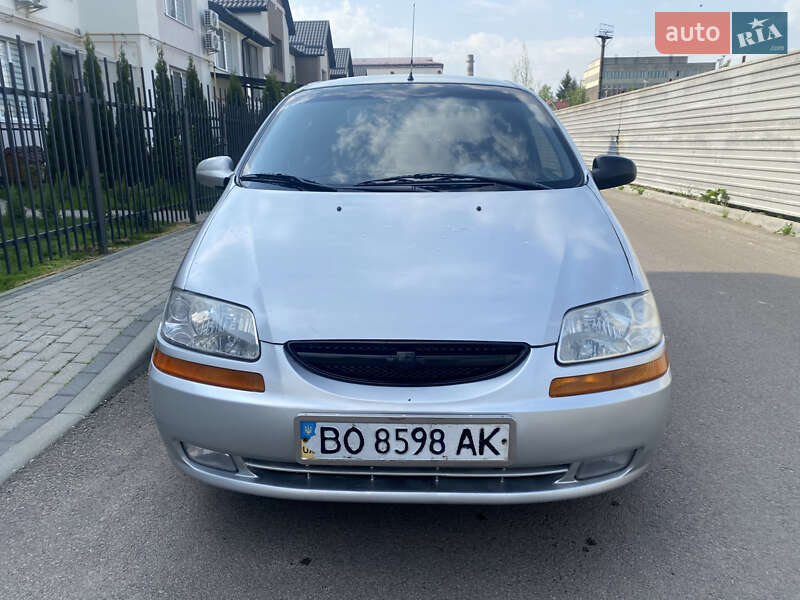 Седан Chevrolet Aveo 2005 в Ровно