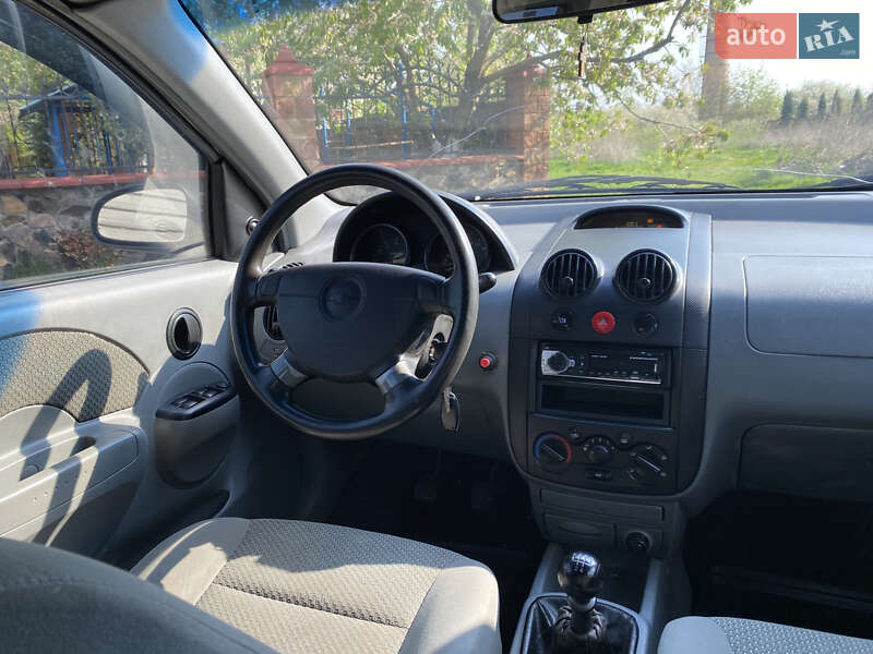 Седан Chevrolet Aveo 2005 в Ровно