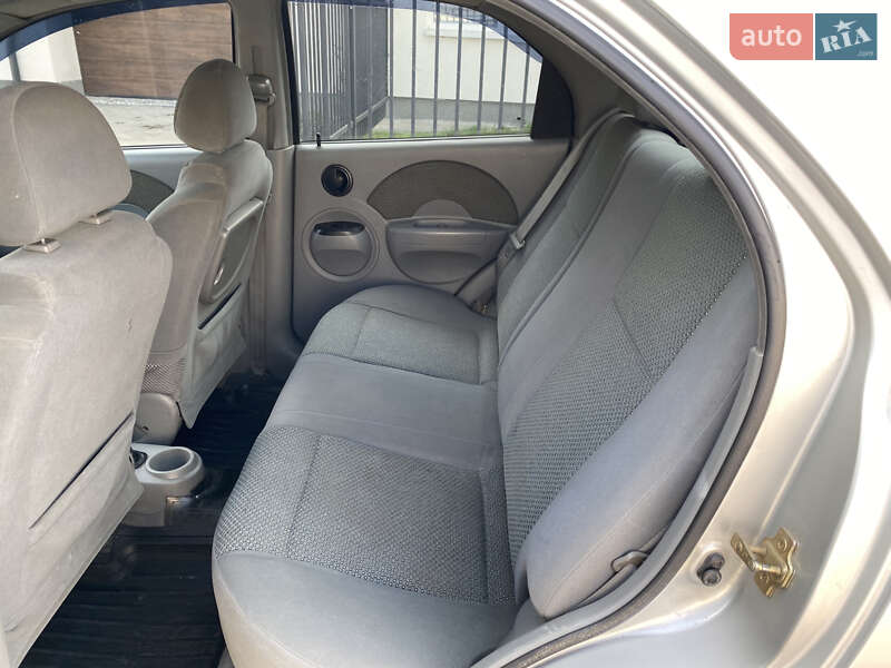 Седан Chevrolet Aveo 2005 в Ровно