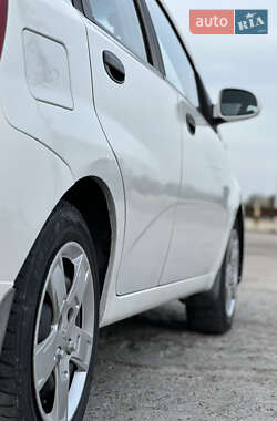 Хетчбек Chevrolet Aveo 2008 в 