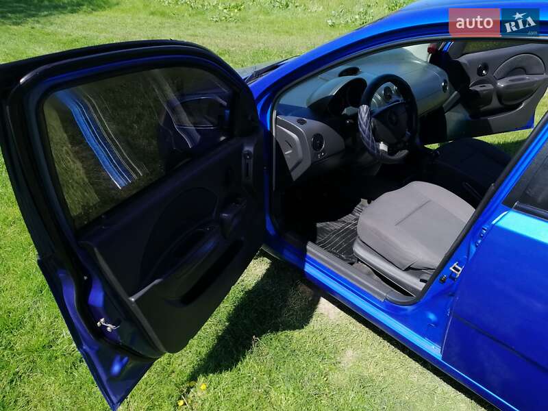 Седан Chevrolet Aveo 2006 в Києві