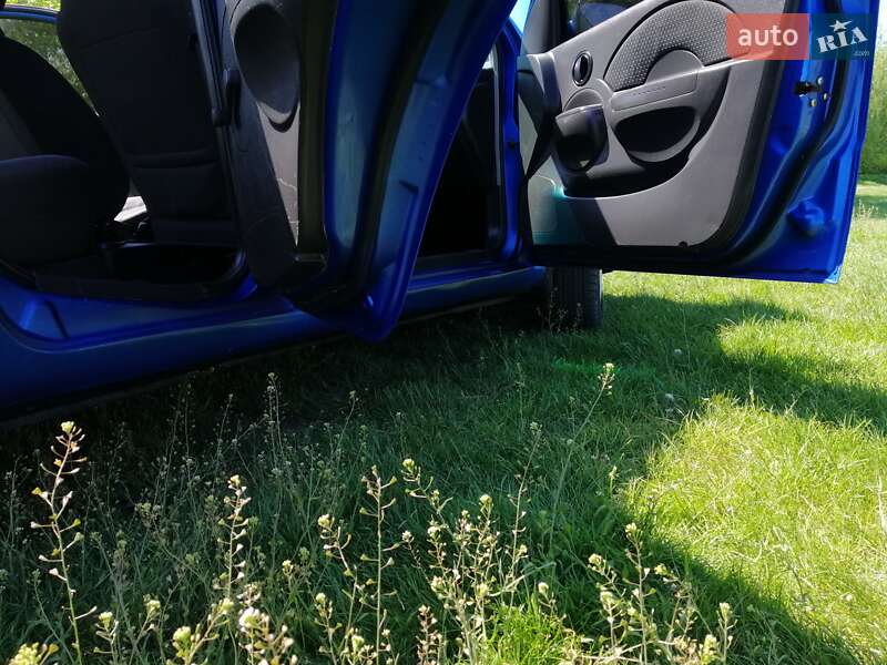 Седан Chevrolet Aveo 2006 в Києві