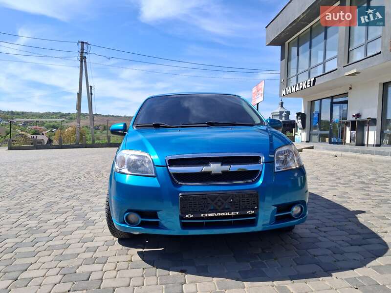 Седан Chevrolet Aveo 2009 в Чернівцях
