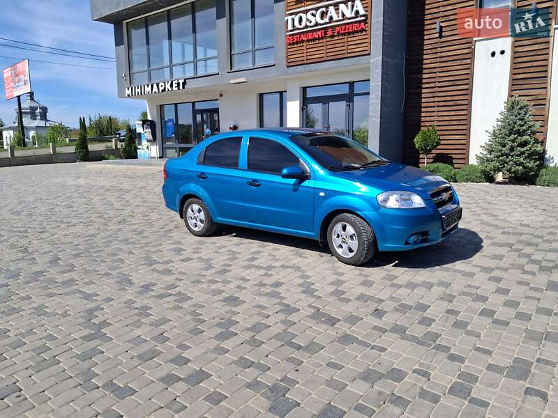 Седан Chevrolet Aveo 2009 в Чернівцях