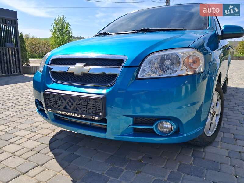 Седан Chevrolet Aveo 2009 в Чернівцях