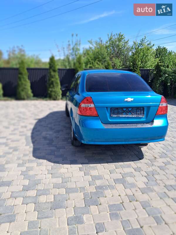 Седан Chevrolet Aveo 2009 в Чернівцях