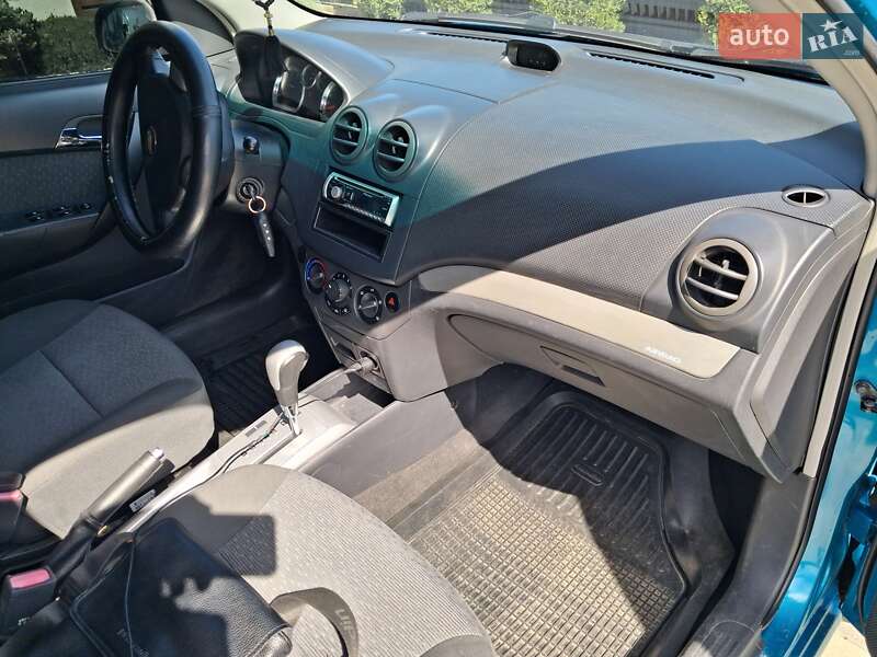 Седан Chevrolet Aveo 2009 в Чернівцях