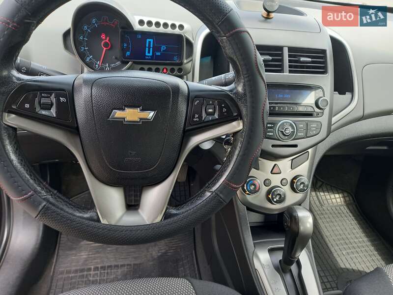 Седан Chevrolet Aveo 2012 в Кривом Роге