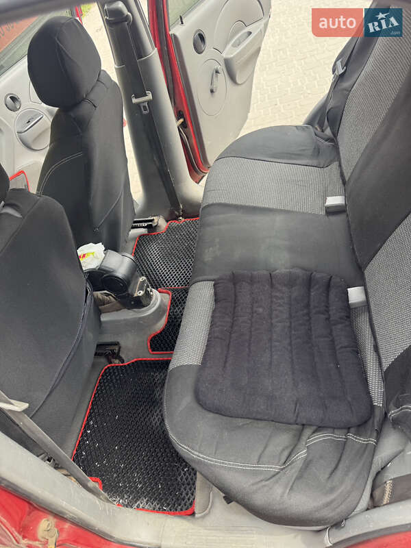 Седан Chevrolet Aveo 2004 в Киеве