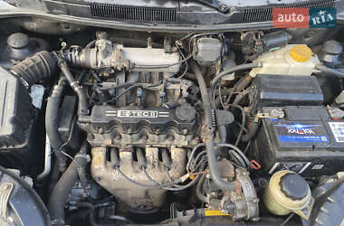 Хэтчбек Chevrolet Aveo 2005 в 