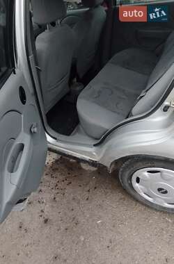 Седан Chevrolet Aveo 2004 в 