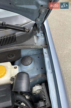 Хэтчбек Chevrolet Aveo 2006 в 
