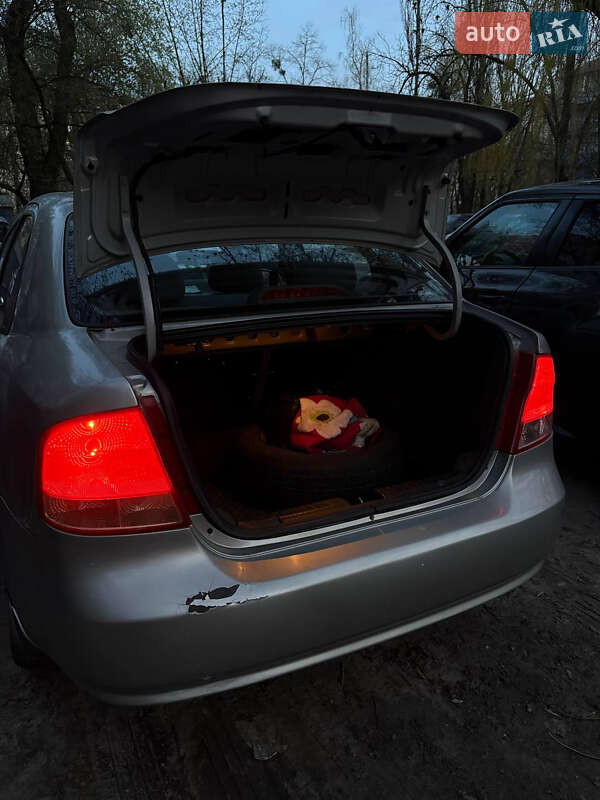 Седан Chevrolet Aveo 2005 в Києві