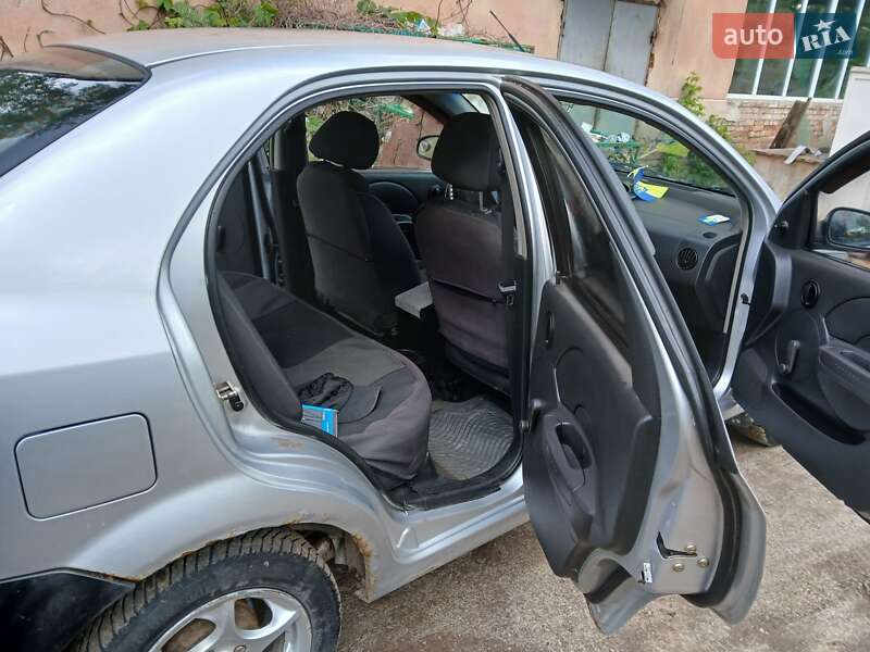 Седан Chevrolet Aveo 2005 в Львове