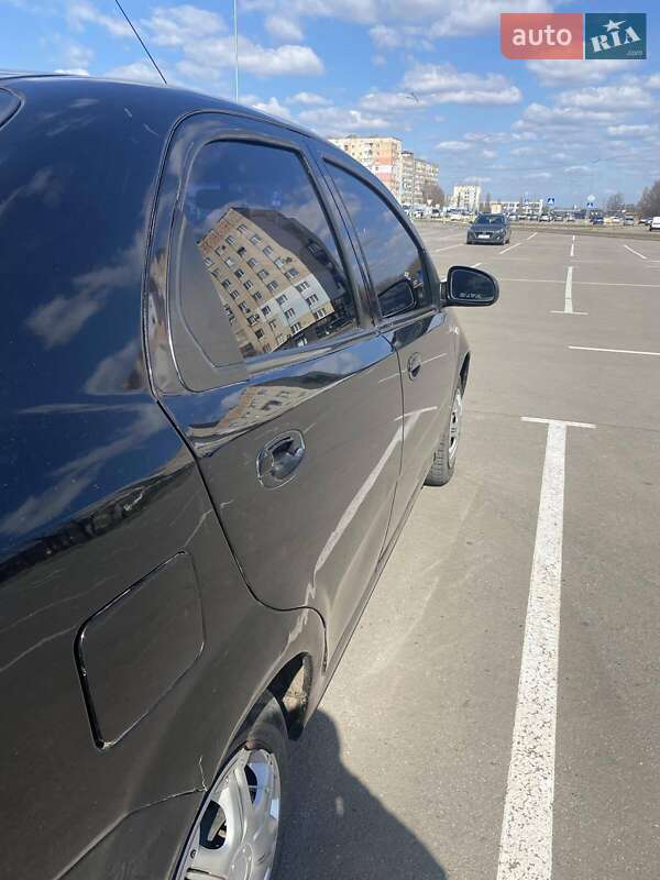 Седан Chevrolet Aveo 2005 в Кропивницькому