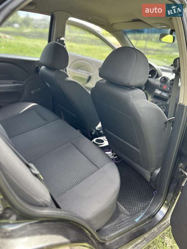 Седан Chevrolet Aveo 2005 в Харькове