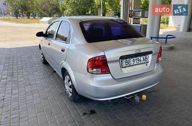 Седан Chevrolet Aveo 2005 в 