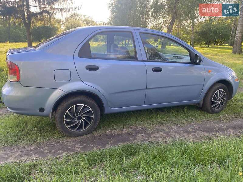 Седан Chevrolet Aveo 2004 в Миргороде