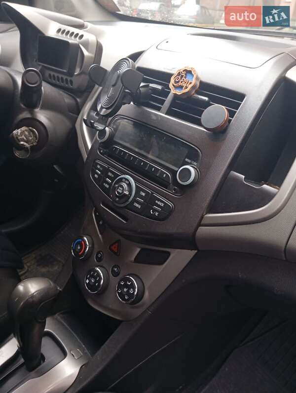 Седан Chevrolet Aveo 2012 в Рівному