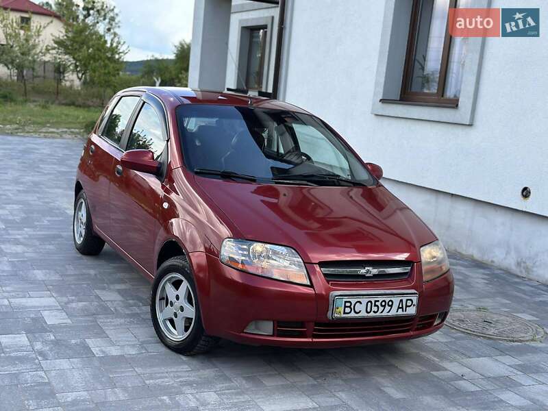 Хэтчбек Chevrolet Aveo 2006 в 