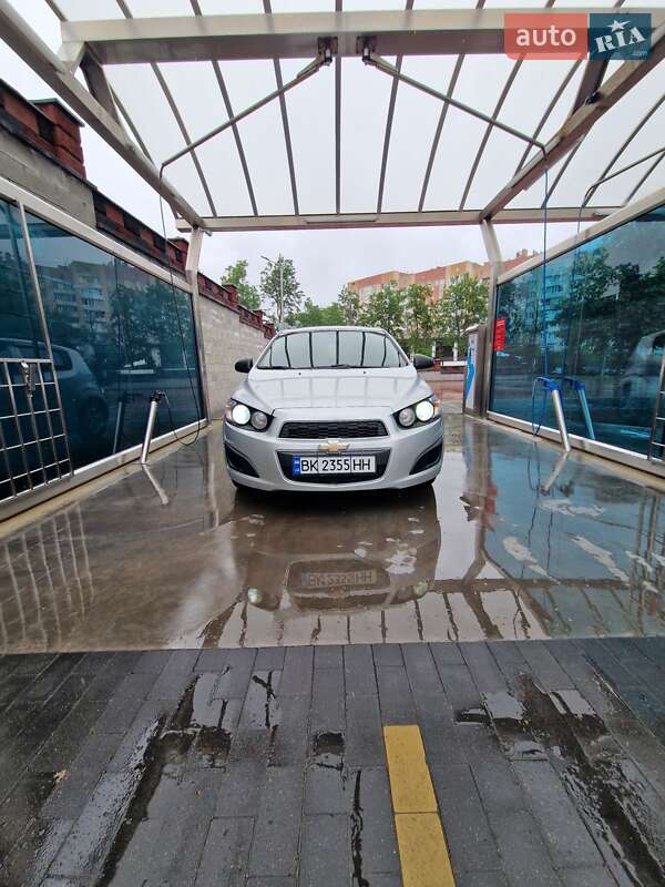 Хэтчбек Chevrolet Aveo 2012 в Ровно