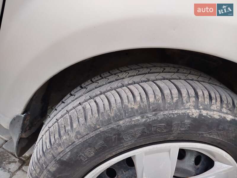 Седан Chevrolet Aveo 2006 в Кременці