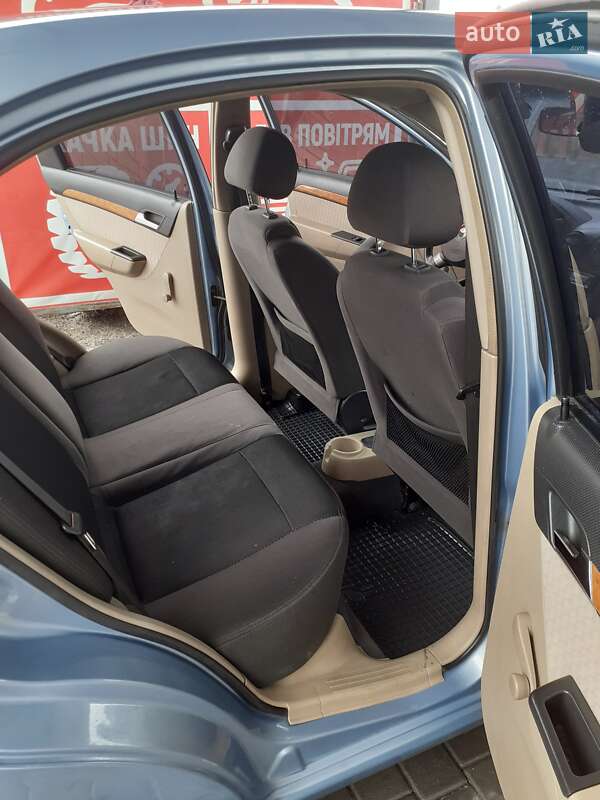 Седан Chevrolet Aveo 2008 в Олевську