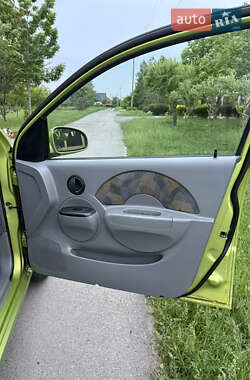 Хэтчбек Chevrolet Aveo 2005 в 